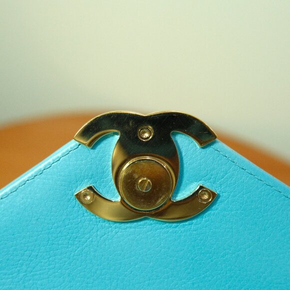 Chanel Interlocking CC Chevron Flap Bag Calfskin & Gold Hardware Light Blue - Picture 10 of 15